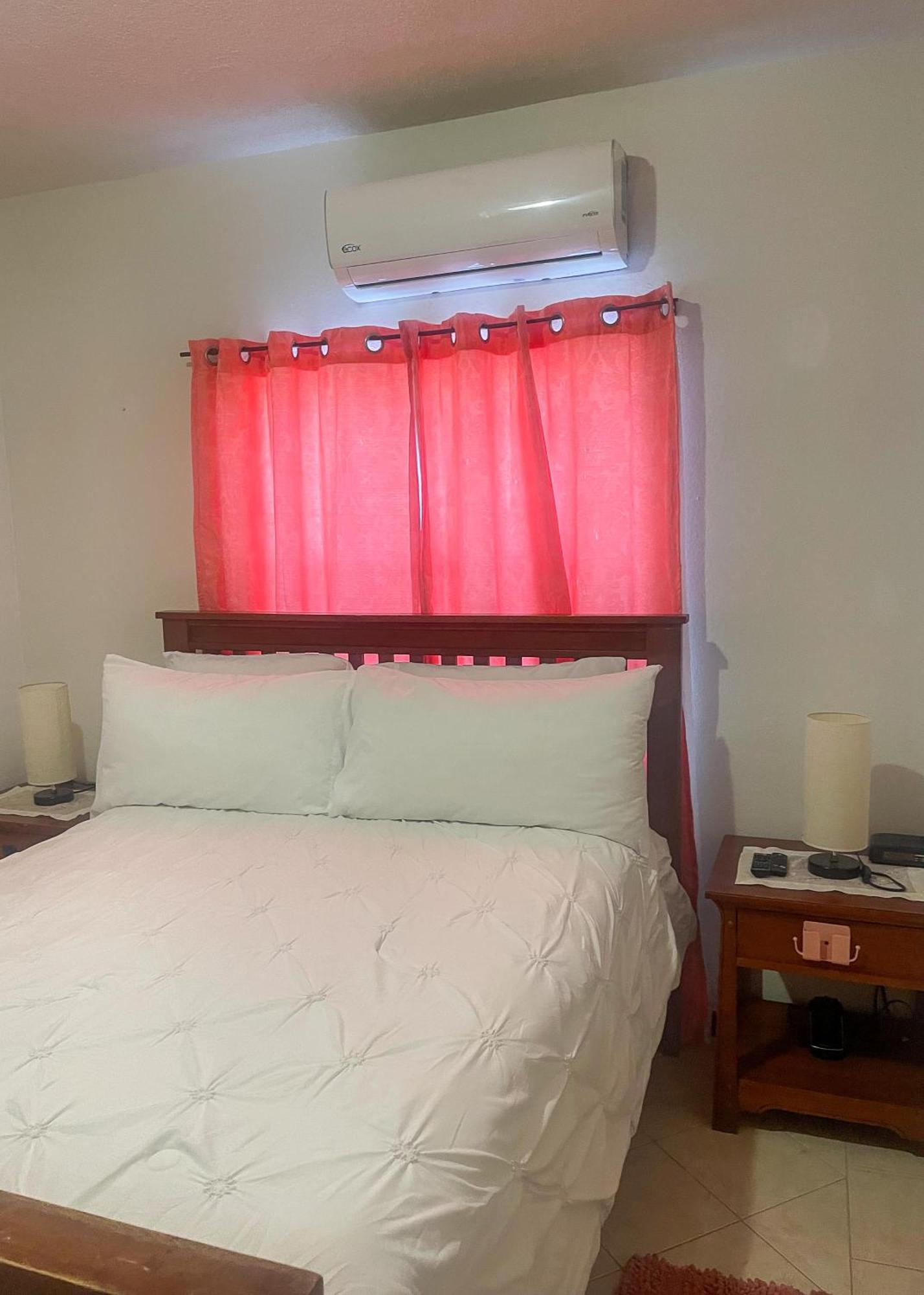 Denyse Home Cottage St. John's Екстер'єр фото