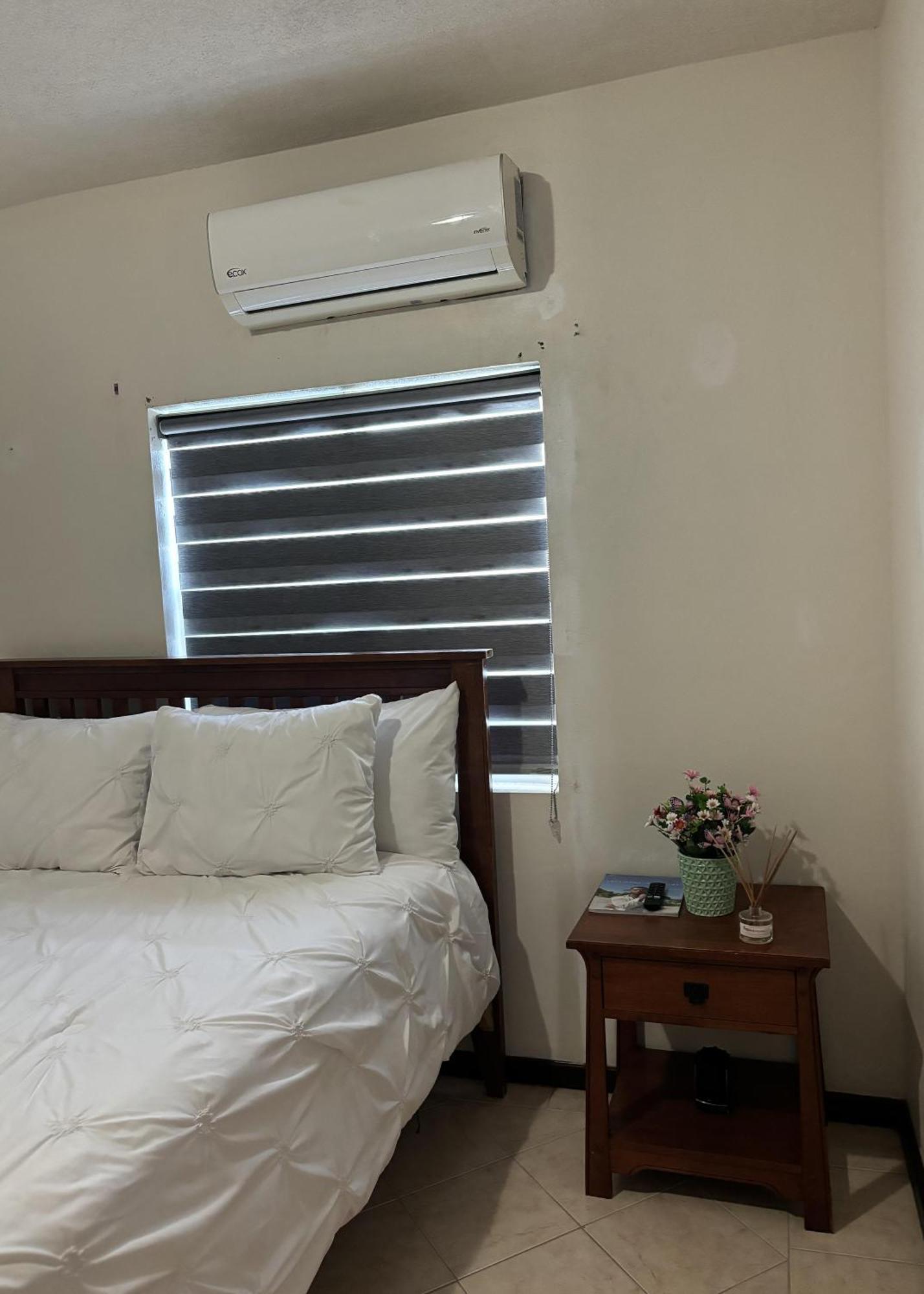 Denyse Home Cottage St. John's Екстер'єр фото