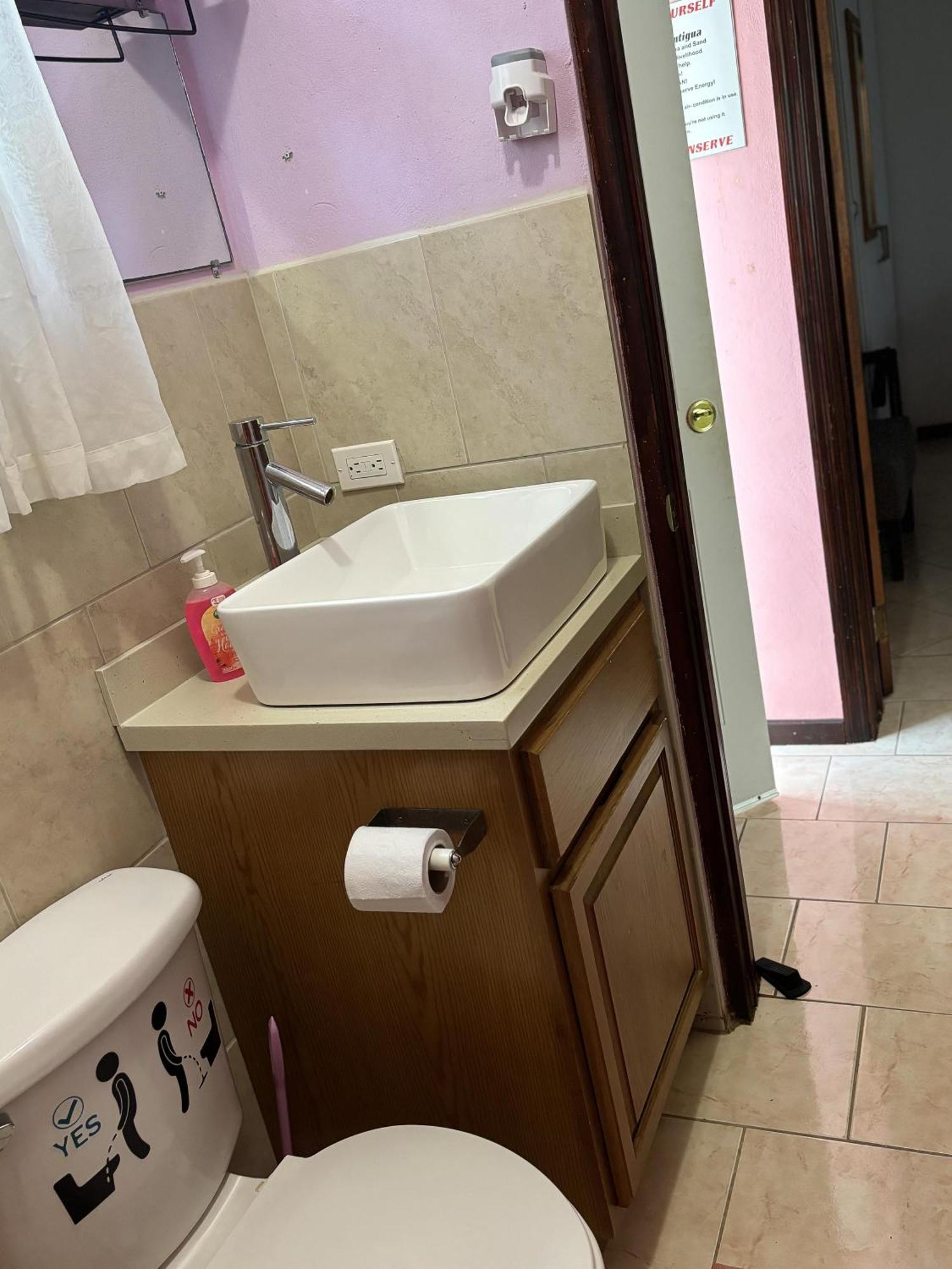 Denyse Home Cottage St. John's Екстер'єр фото