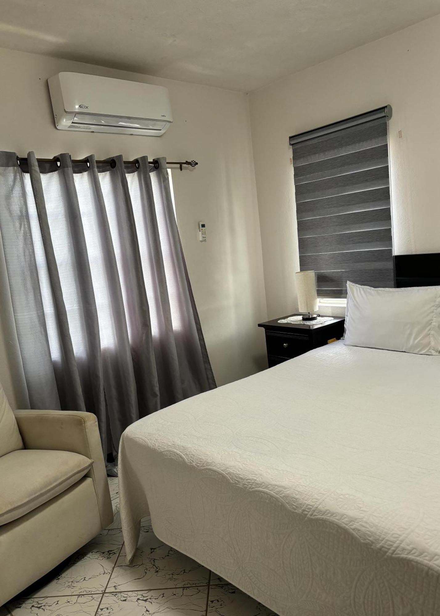 Denyse Home Cottage St. John's Екстер'єр фото